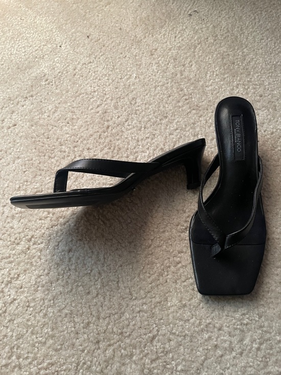 Tony Bianco Shoes - Tony Bianco Black Square-Toe Mid-Heel Thong Sandals size 6.5